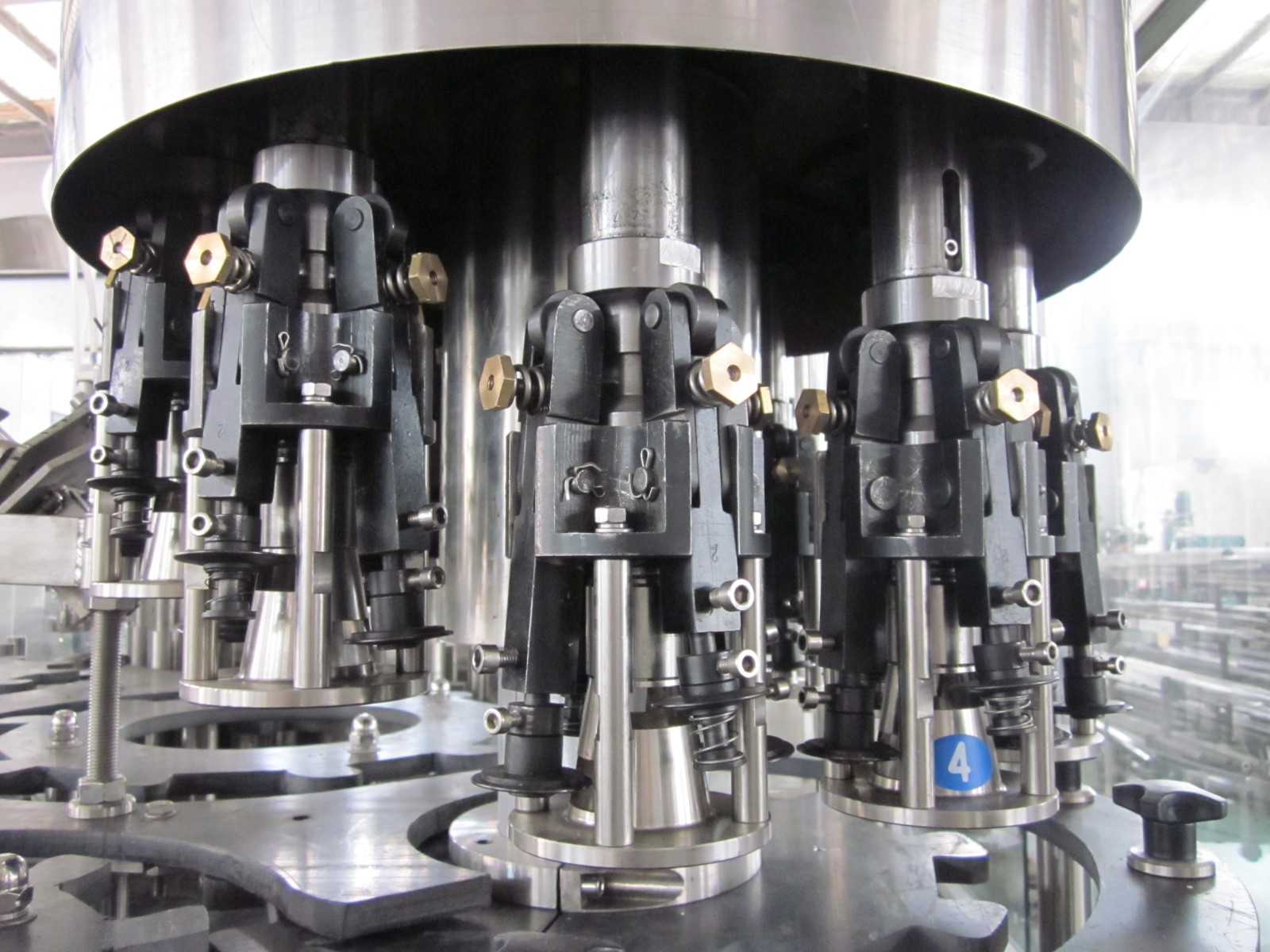 Alchol filling machine into glass bottle