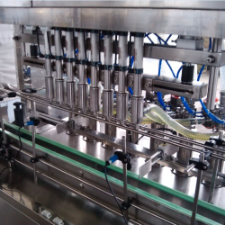 Small type liquid filling machine